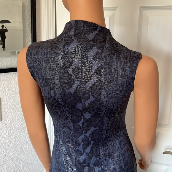 Beautiful Ms. J SNAKE PRINT MAXI DRESS. Size M. Dark blue w/muted gold. EUC - Picture 6 of 8